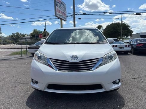 Used 2015 Toyota Sienna XLE Premium FWD image 2