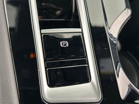 Used 2024 Volkswagen Atlas Cross Sport SEL Premium R-Line image 31