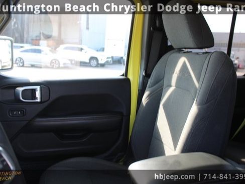 Used 2024 Jeep Wrangler Unlimited Sahara image 31