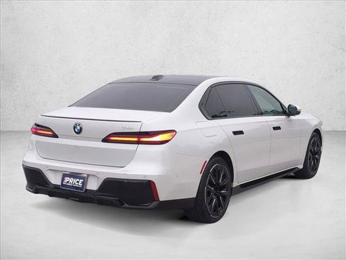 Used 2023 BMW 740i w/ Parking Assistance Package image 5