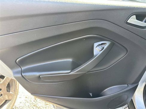 Used 2018 Ford Escape SE w/ SE Sport Appearance Package AWD/4WD image 9