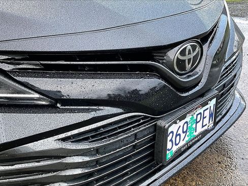 Used 2019 Toyota Camry LE image 32