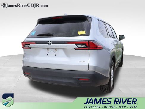 Used 2025 Toyota Grand Highlander AWD image 13