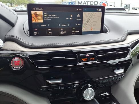 Used 2023 Acura MDX SH-AWD w/ Advance Package image 23