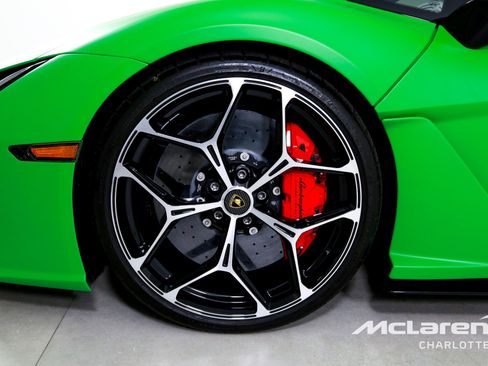Used 2024 Lamborghini Revuelto image 24