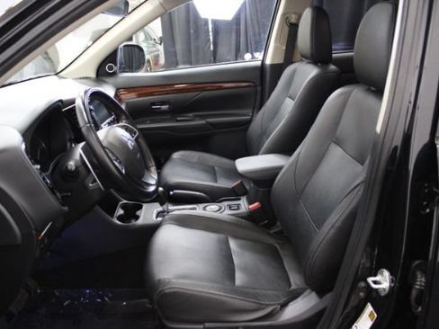Used 2014 Mitsubishi Outlander GT AWD/4WD image 11