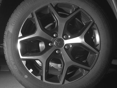 Used 2025 Jeep Compass Limited image 15