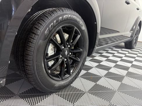 Used 2020 Dodge Journey SE w/ SE Popular Equipment Group FWD image 14