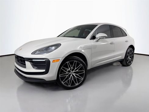Certified 2026 Porsche Macan AWD/4WD image 1