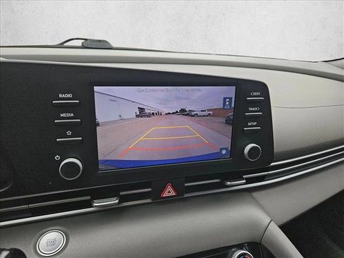 Used 2022 Hyundai Elantra SEL image 19