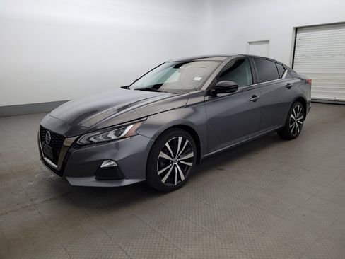 Used 2021 Nissan Altima 2.5 SR w/ SR Premium Package AWD/4WD image 2