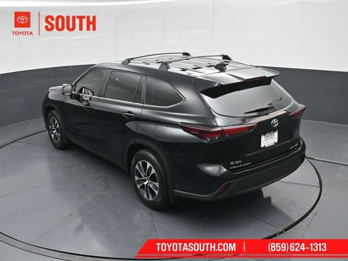 Used 2024 Toyota Highlander XLE image 48