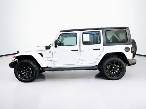 Used 2022 Jeep Wrangler Unlimited Sahara AWD/4WD image 4