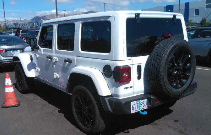 Used 2024 Jeep Wrangler Unlimited Sahara AWD/4WD image 4