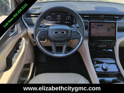Used 2023 Jeep Grand Cherokee Limited image 17