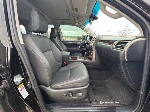 Used 2019 Lexus GX 460 image 31