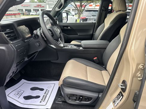 Used 2025 Lexus GX 550 AWD/4WD image 22
