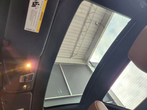 Used 2019 Mercedes-Benz SL 550 image 32