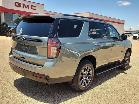 Used 2024 Chevrolet Tahoe Z71 w/ Luxury Package AWD/4WD image 4