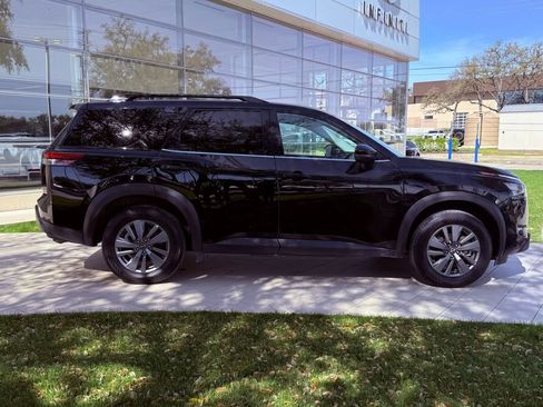 Used 2025 Nissan Pathfinder SV FWD image 5
