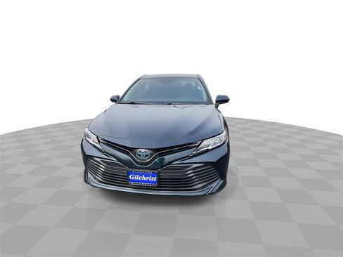 Used 2020 Toyota Camry LE image 3
