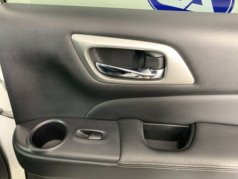 Used 2020 Nissan Pathfinder SV FWD image 36