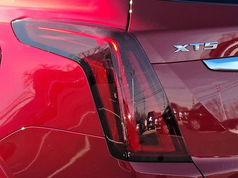 Certified 2023 Cadillac XT5 Premium Luxury image 11