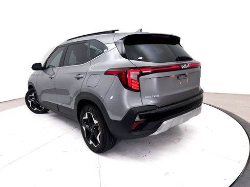 Certified 2024 Kia Seltos EX FWD image 2