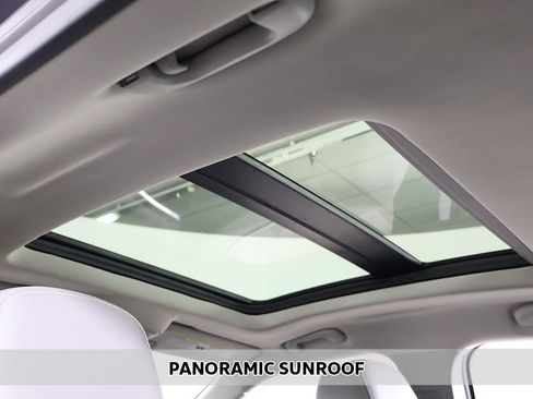 Used 2018 Chevrolet Impala LT image 3