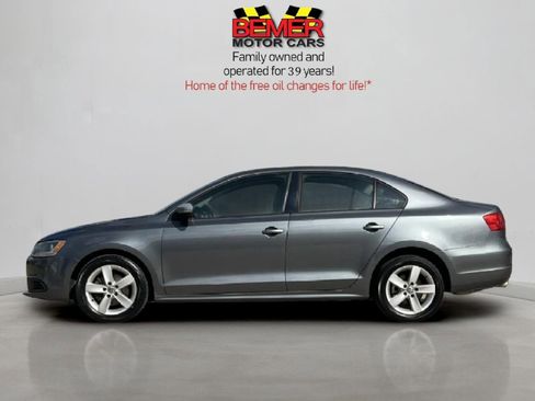 Used 2012 Volkswagen Jetta TDI image 2