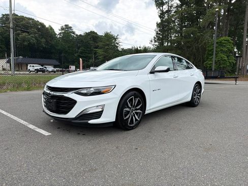 Used 2025 Chevrolet Malibu RS FWD image 2
