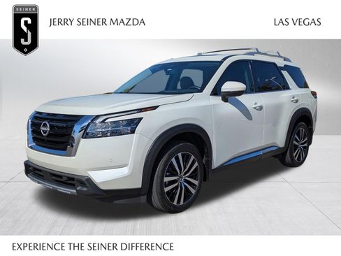 Used 2024 Nissan Pathfinder Platinum FWD image 1