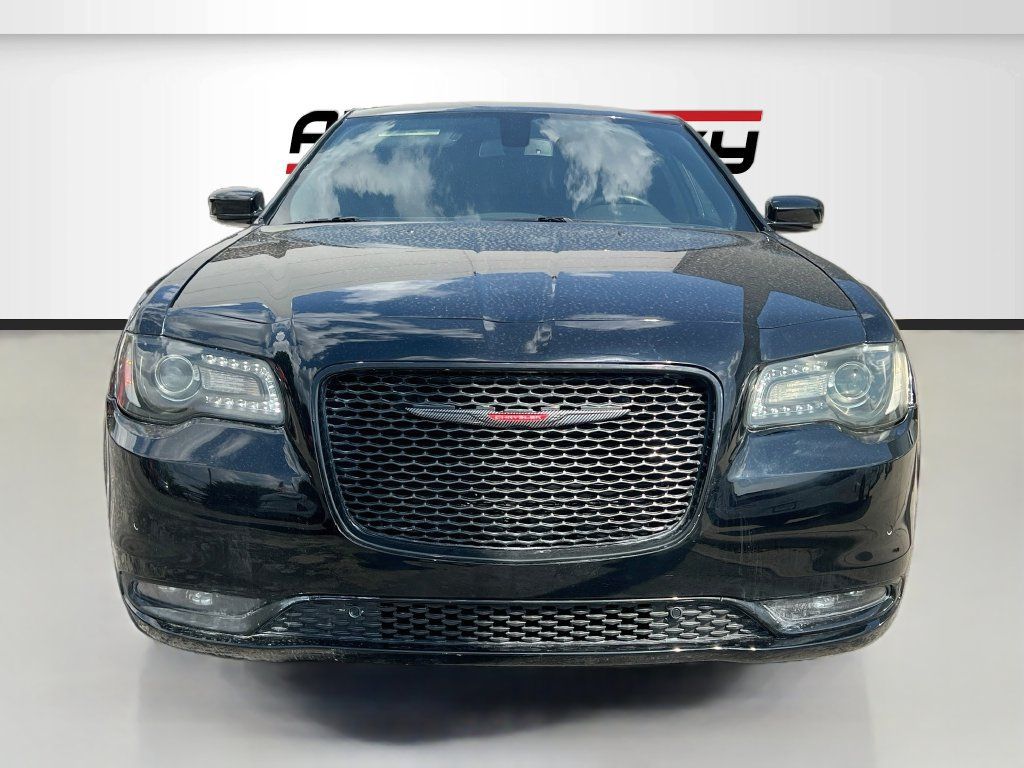Used 2022 Chrysler 300 S RWD image 2
