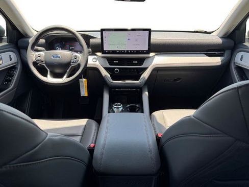 Certified 2025 Ford Explorer Active w/ Active Comfort Package RWD image 10