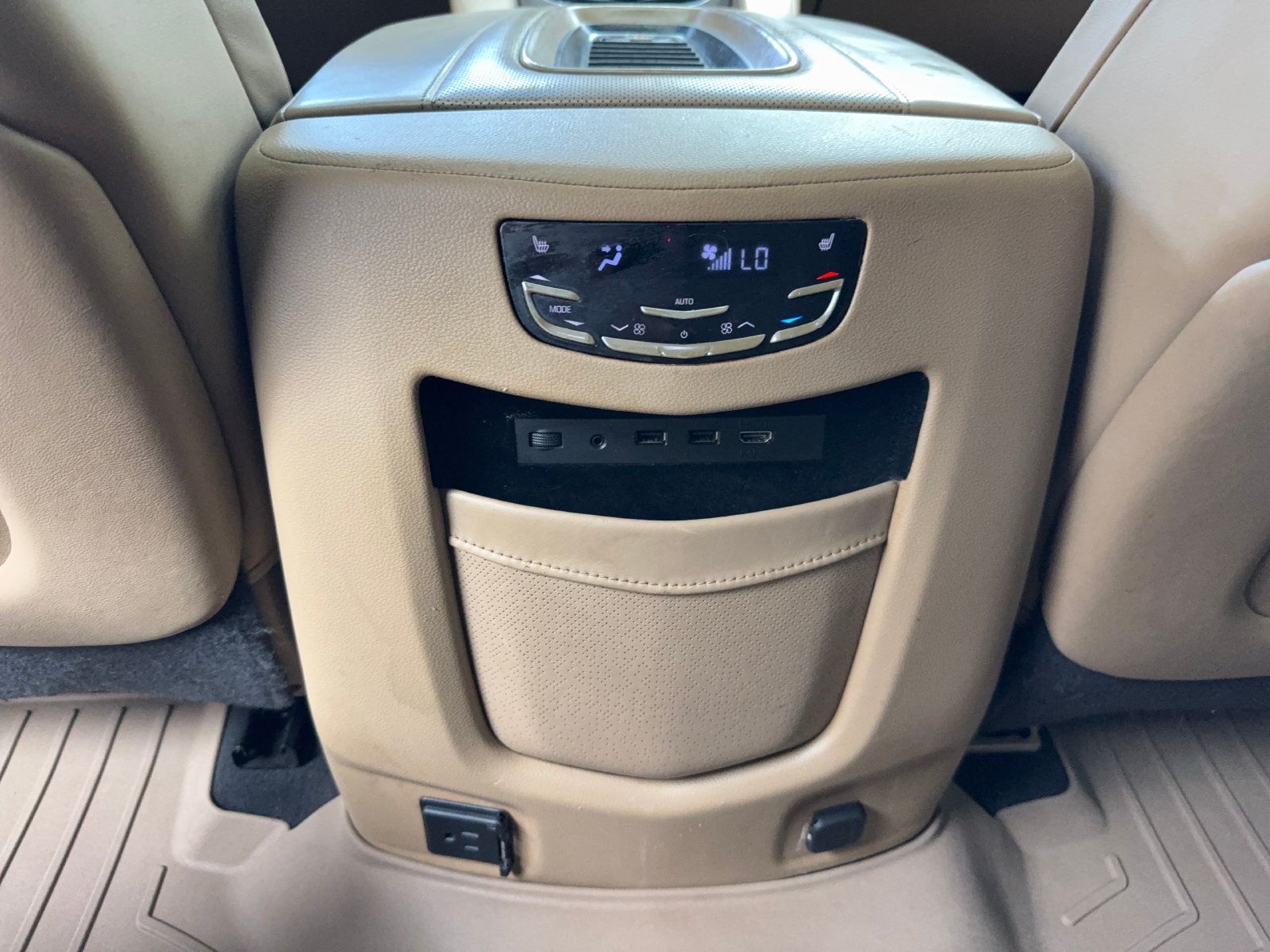 Used 2019 Cadillac Escalade Platinum AWD/4WD image 38