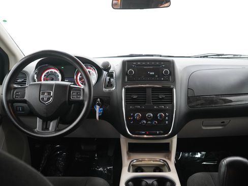 Used 2015 Dodge Grand Caravan SXT FWD image 18