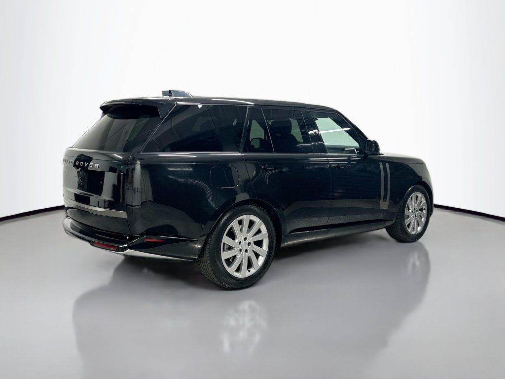 Used 2024 Land Rover Range Rover SE AWD/4WD image 9