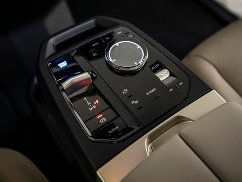 Used 2023 BMW iX xDrive50 w/ Sport Package image 33