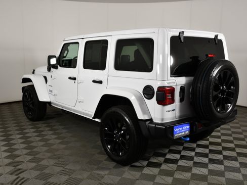 Used 2024 Jeep Wrangler Unlimited Sahara AWD/4WD image 8