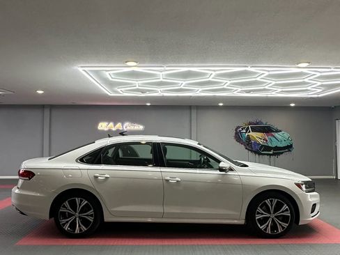 Used 2021 Volkswagen Passat 2.0T SE FWD image 7