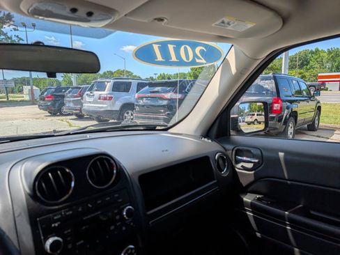 Used 2011 Jeep Patriot Latitude FWD image 23