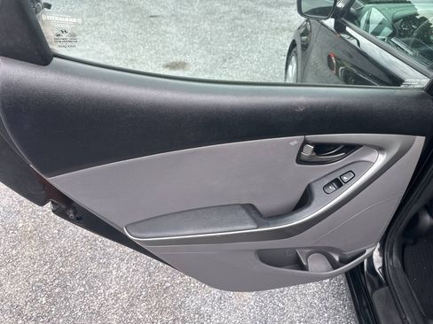 Used 2013 Hyundai Elantra Limited w/ Technology Pkg FWD image 13