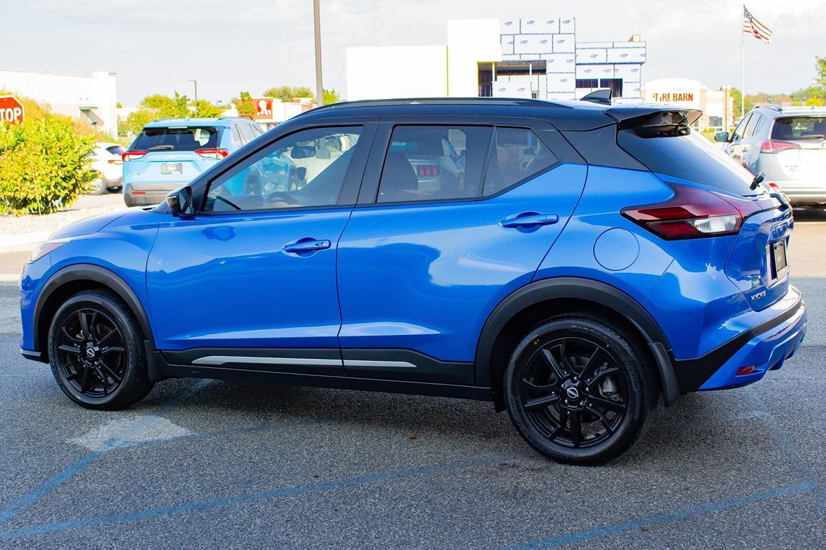 Used 2023 Nissan Kicks SR w/ SR Premium Package FWD image 6