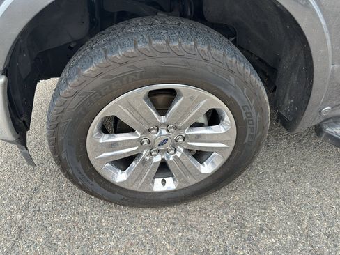 Used 2019 Ford F150 Lariat w/ Equipment Group 502A Luxury AWD/4WD image 9