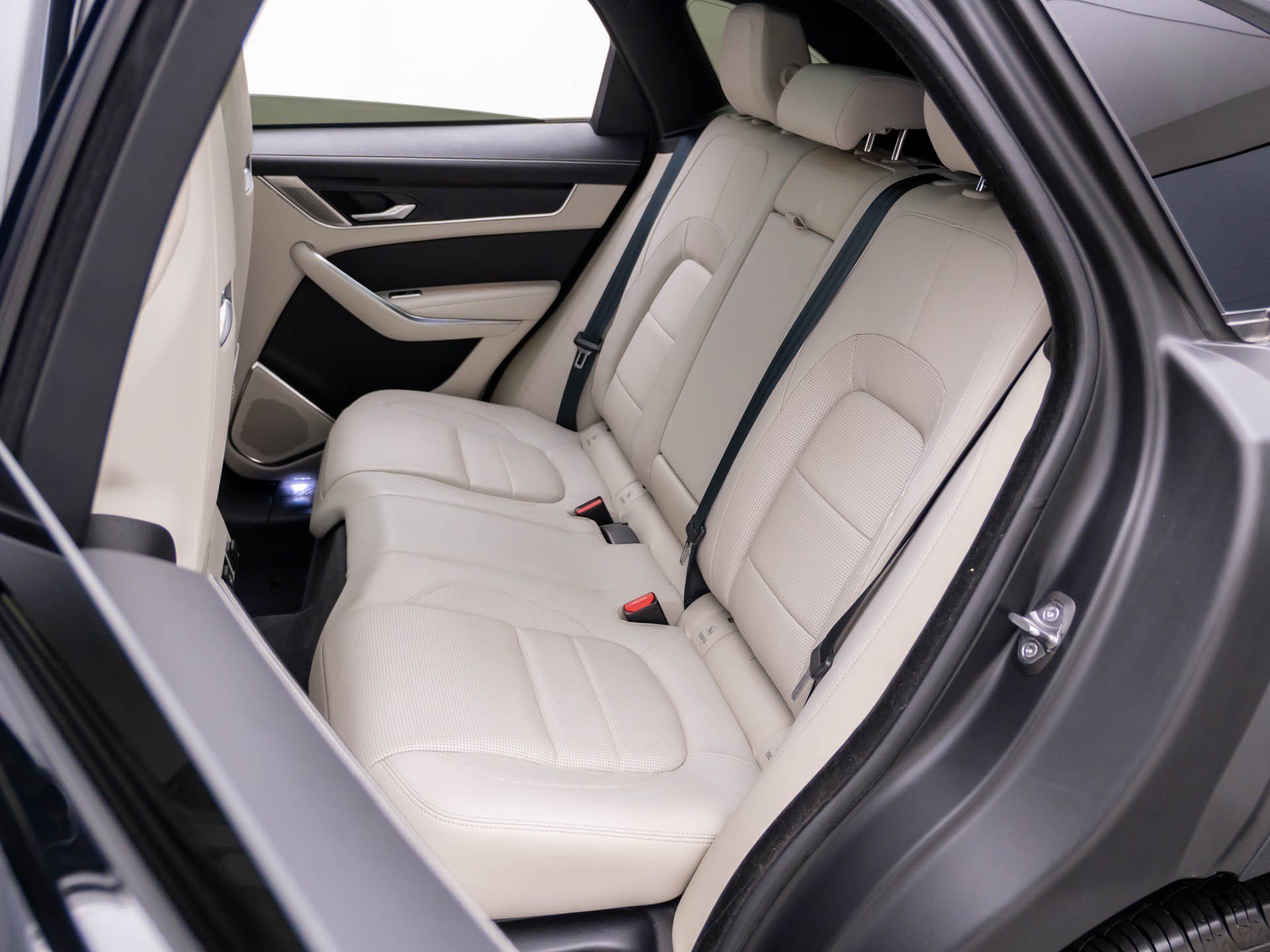 Used 2024 Jaguar F-PACE R-Dynamic S AWD/4WD image 18