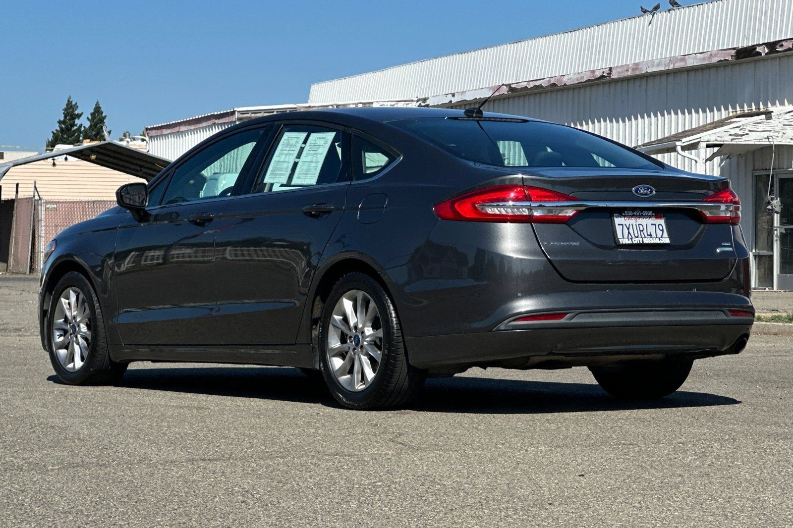 Used 2017 Ford Fusion SE w/ Fusion SE Technology Package FWD image 8
