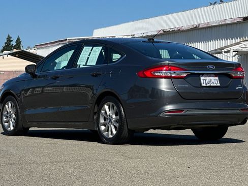 Used 2017 Ford Fusion SE w/ Fusion SE Technology Package FWD image 8