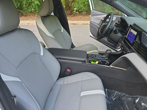 Used 2026 Toyota Camry SE FWD image 10