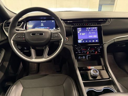 Used 2025 Jeep Grand Cherokee L Altitude RWD image 13