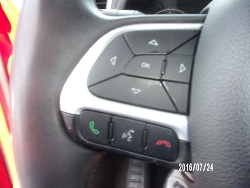 Used 2019 Jeep Renegade Latitude FWD image 16